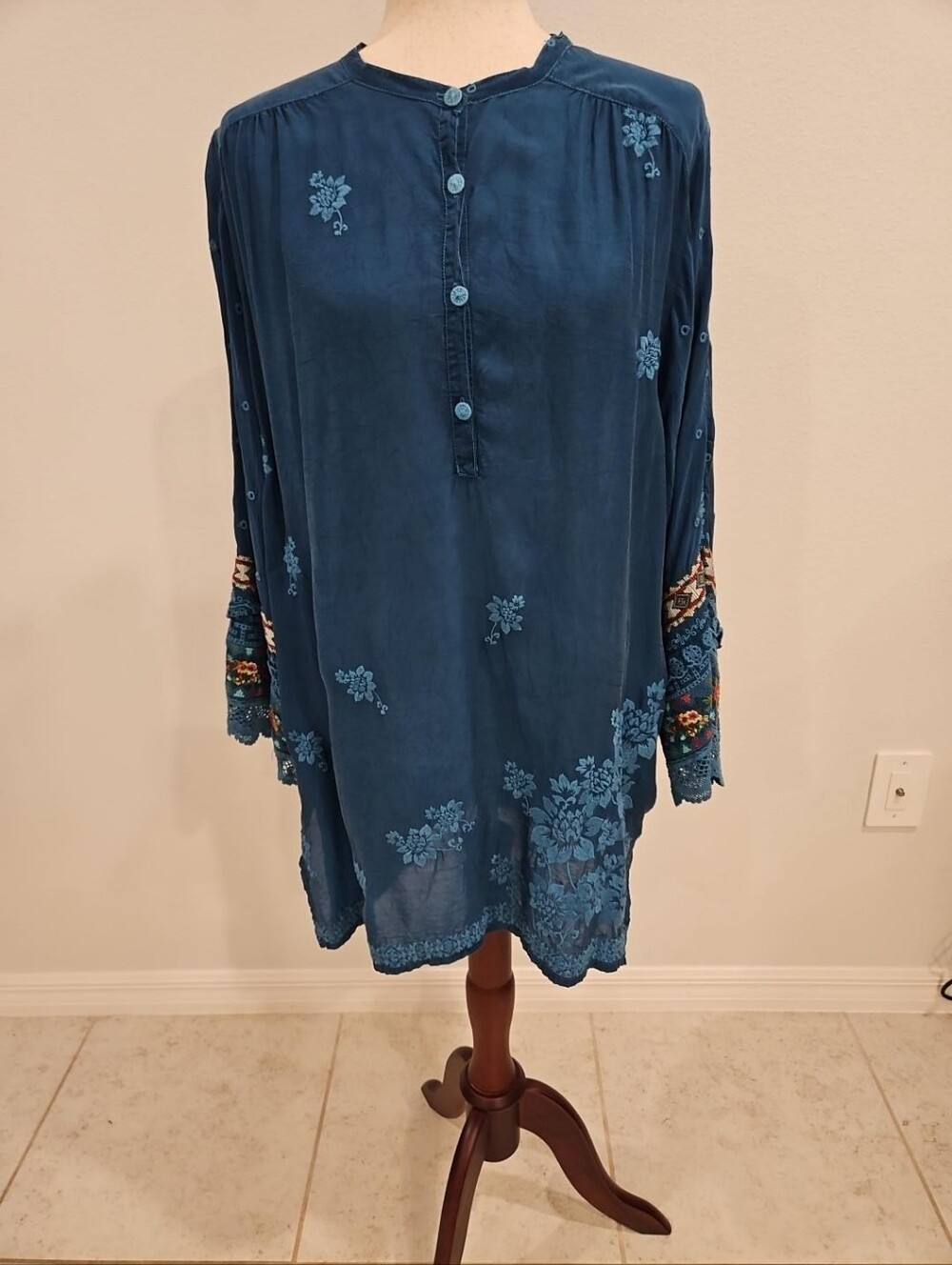 Johnny Was Blue Embroidered Tunic Top Size L Floral Boho Cupra Rayon Lace